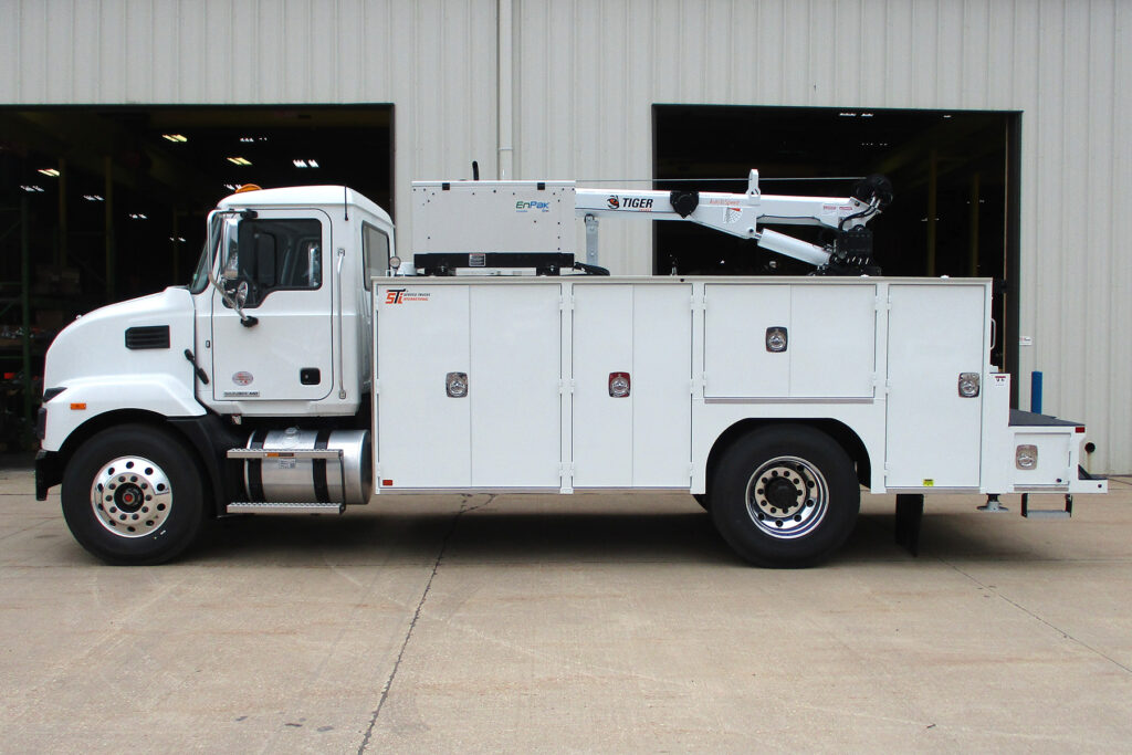 Service Trucks International crane body 2460
